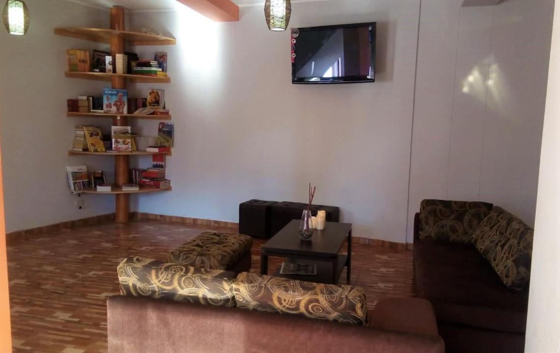 Hostal Rodinn Gobernadora Bagian luar foto